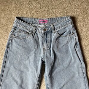 Like New Edikted Raelynn Petite Light Wash Low Rise Baggy Jeans